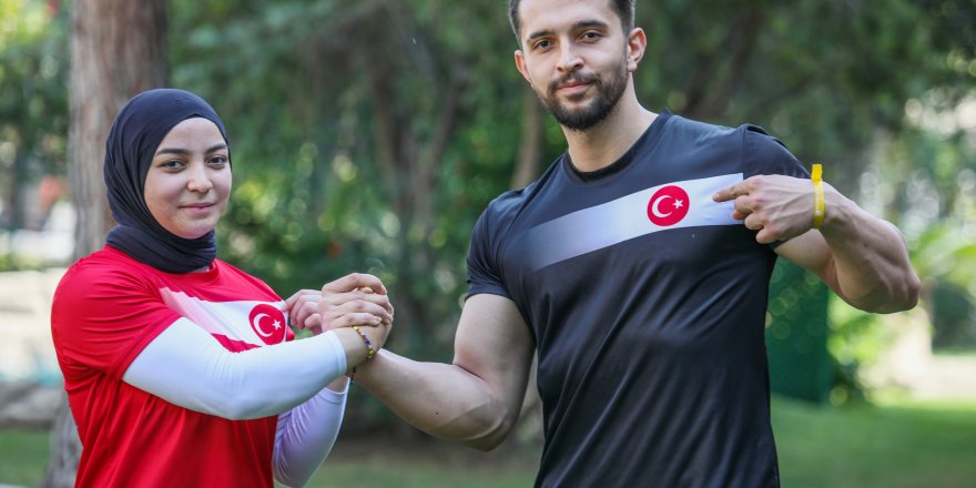 Bilek güreşi sporcularının dünya şampiyonluğu gururu