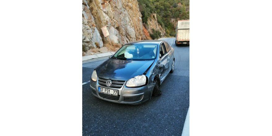 Otomobille kamyon çarpıştı: 2 yaralı