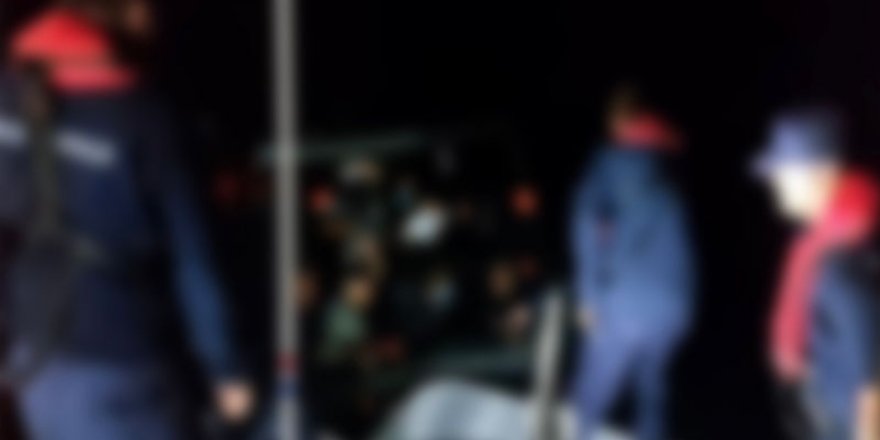 Türk kara sularına itilen 15 göçmenden vücuduna elektrik verilen kişi öldü