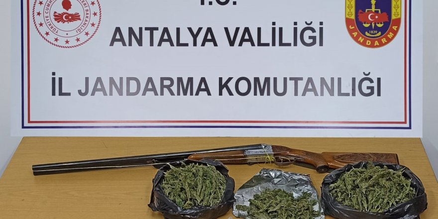 Jandarma yol denetiminde uyuşturucu ve tüfek ele geçirdi