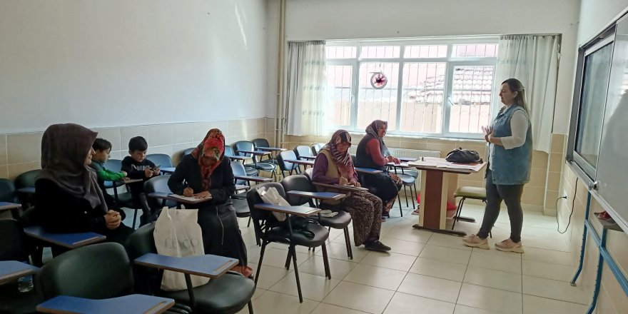 Korkuteli'de okuma yazma kursları devam ediyor