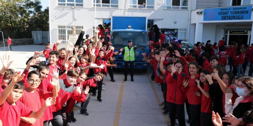 Bodrum'da öğrencilere uygulamalı trafik eğitimi yapıldı