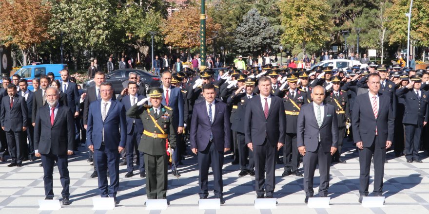 Burdur'da çelenk sunum töreni