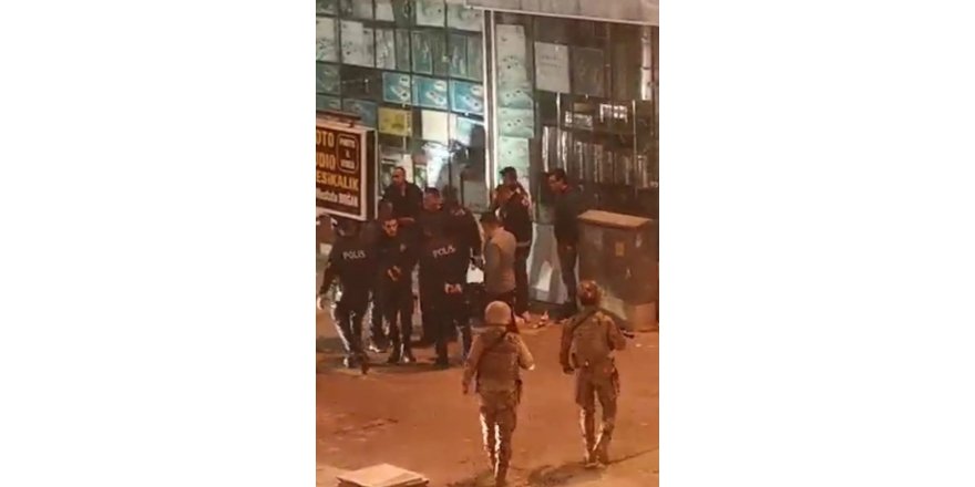 Polis, silahlı saldırganı vurup etkisiz hale getirdi