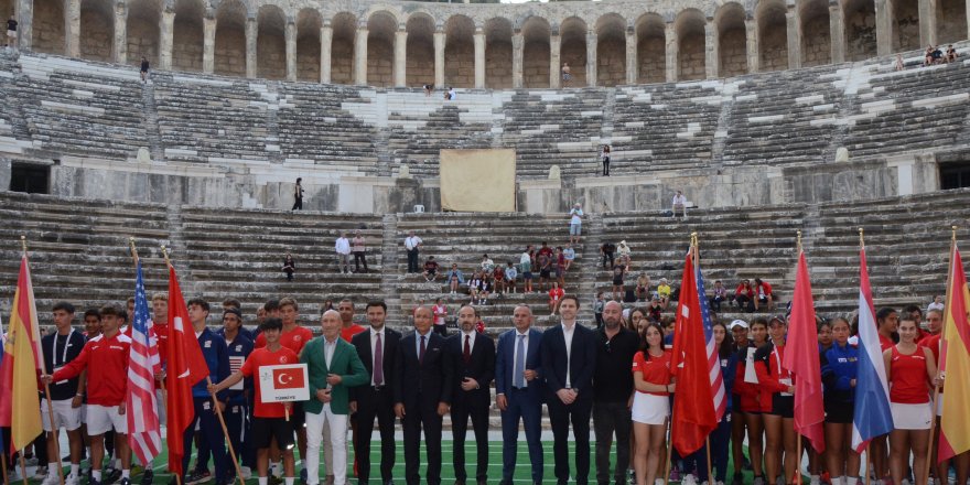 Teniste Dünya Gençler Şampiyonası'nın basın toplantısı Aspendos Antik Tiyatrosu'nda yapıldı