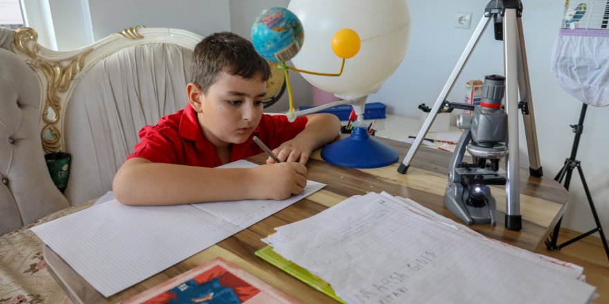 Otizmli Kuzey, yazdığı hikayeleri kitaplaştırmak istiyor
