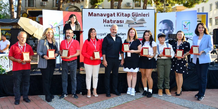 Manavgatlı yazarlar okurlarıyla buluştu