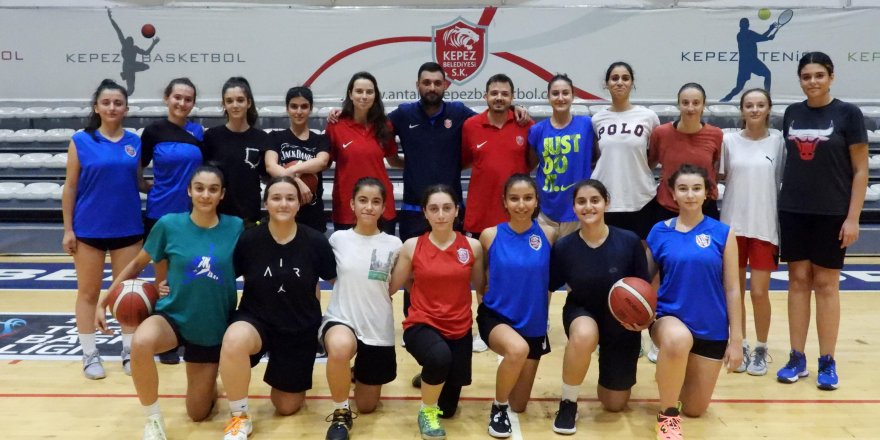 Kepez'in kızları şampiyonluğa yakın