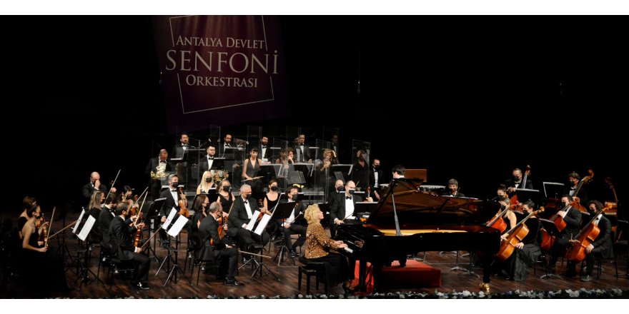 Ünlü sanatçı Gülsin Onay geliyor