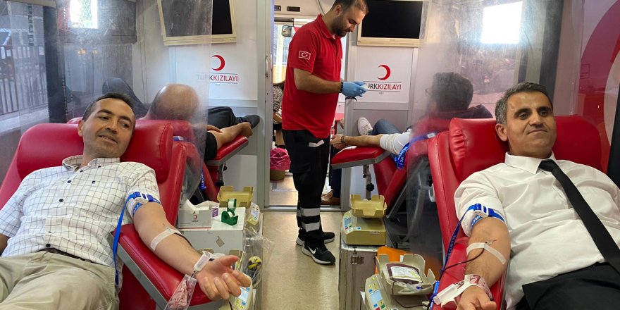 Öğretmen ve veliler kan bağışladı