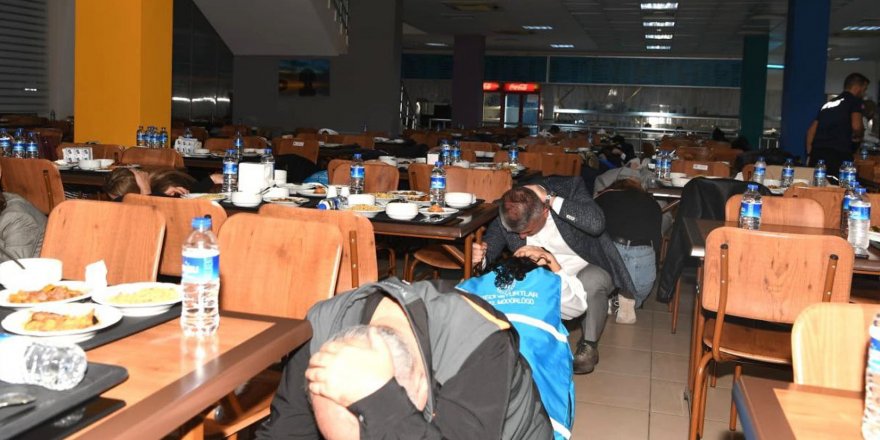 Antalya'da 'Çök- Kapan- Tutun' deprem anı tatbikatı