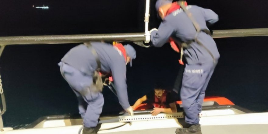 Tek başına umuda yolculuğa çıkan kaçak göçmen kurtarıldı