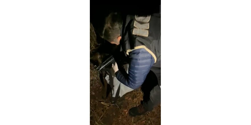 Mezarlıkta toprağa gömülü uzun namlulu silah ele geçirildi