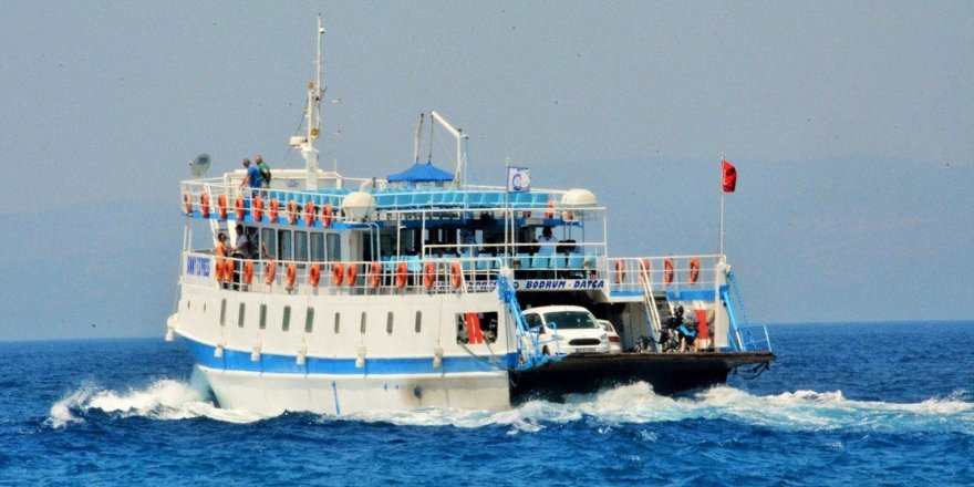 Feribot seferlerine fırtına engeli