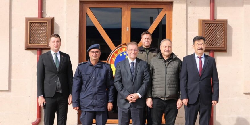 Karakol bahçesine 60 fidan dikildi