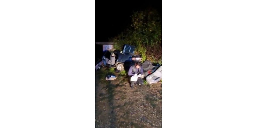 Liselilerin bulunduğu otomobil, atıl haldeki trafo binasına çarptı: 1 ölü