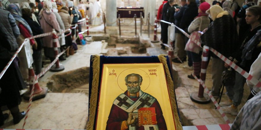 'Noel Baba' olarak bilinen Aziz Nikolaos, Antalya'da ayinle anıldı