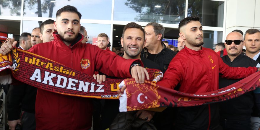 Galatasaray, Antalya'da coşkuyla karşılandı