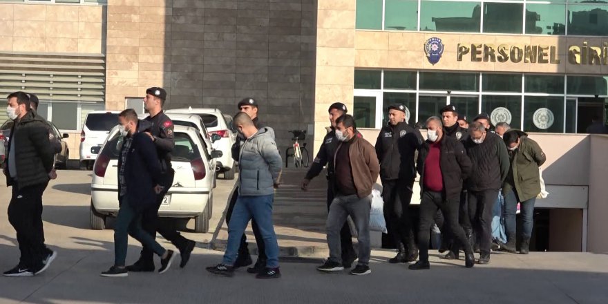 Suç örgütü operasyonunda polis ve bekçilerin de olduğu 21 şüpheli, adli kontrolle serbest