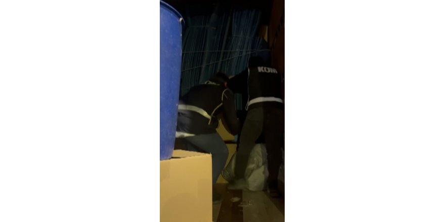 Kamyondan 3,7 milyon makaron çıktı