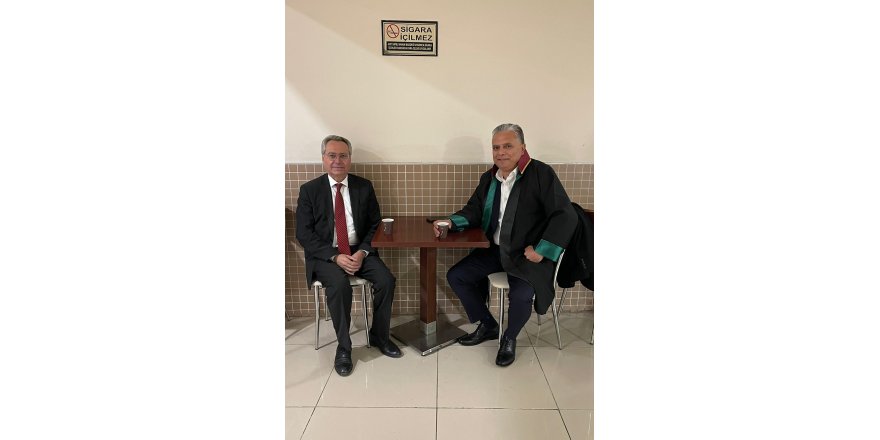 Başkan Uysal, İmamoğlu'na destek için 8 yıl aradan sonra cübbesini giydi