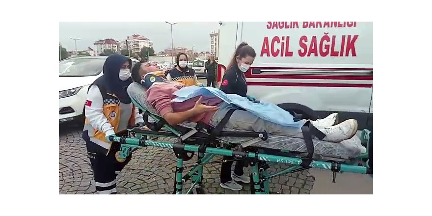 Dövdükleri gencin telefonunu ve sigarasını gasbettiler