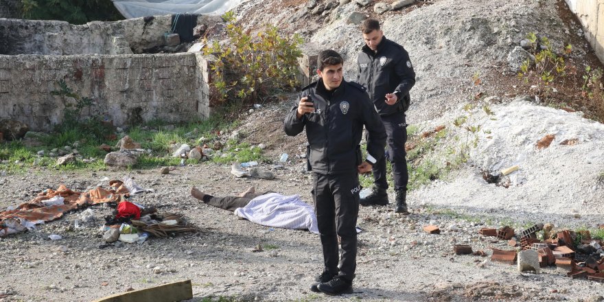 Boş arazide kadın cesedi bulundu