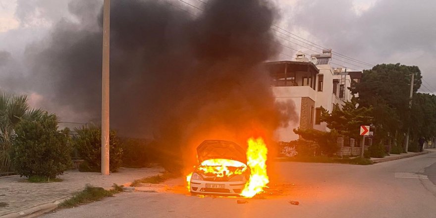 Bodrum'da otomobil, alev alev yandı