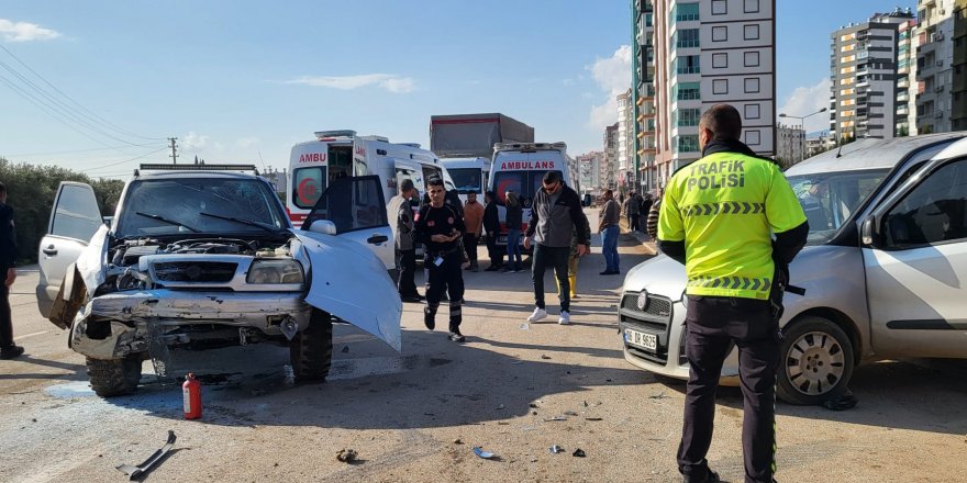 Kumluca'da kaza: 3 yaralı