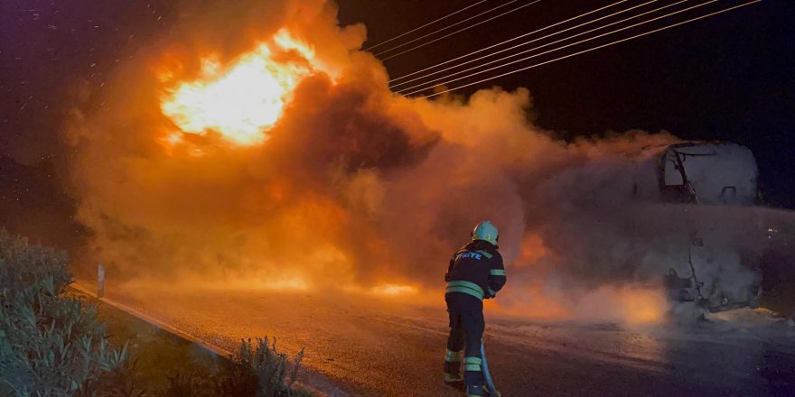 Seyir halindeki yolcu otobüsü alev alev yandı; o anlar kamerada