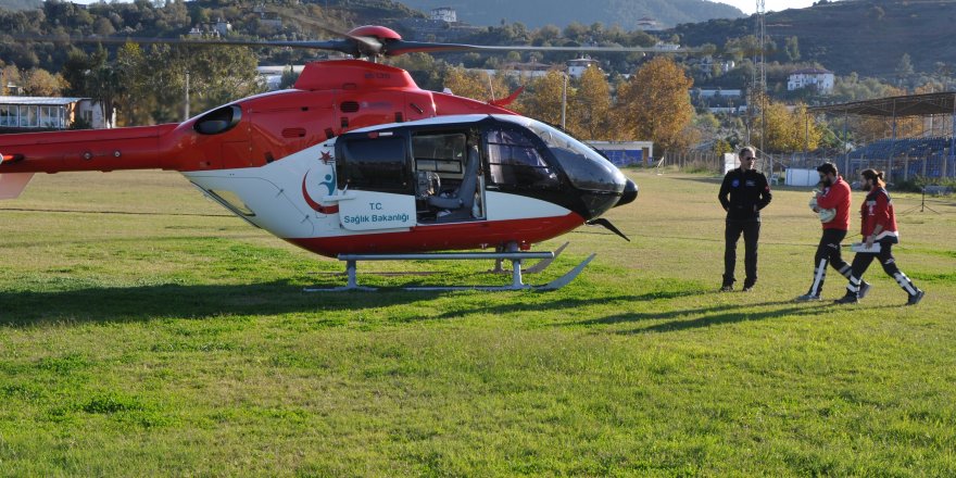 Solunum yetmezliği yaşayan bebek ambulans helikopterle nakledildi