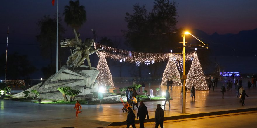 Antalya yeni yıla ışıl ışıl giriyor