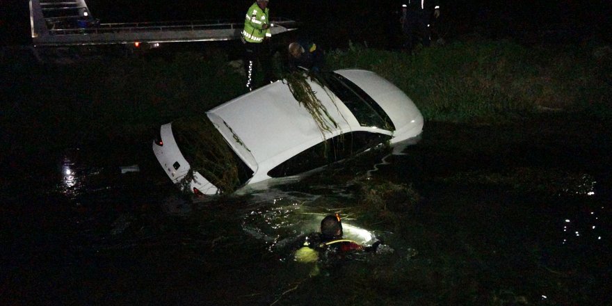 Antalya'da otomobil sulama kanalına uçtu: 1 ölü