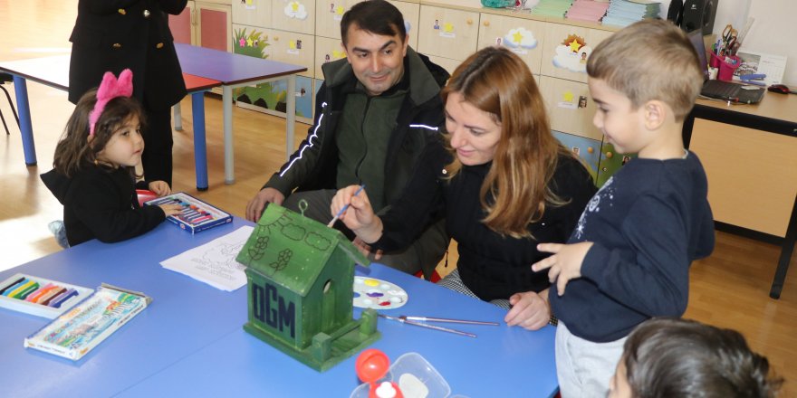 Fidan dikip, ağaca kuş yuvası astılar