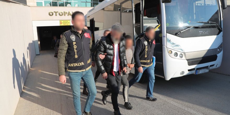 Polisten 'aranan' operasyonu; 92 gözaltı