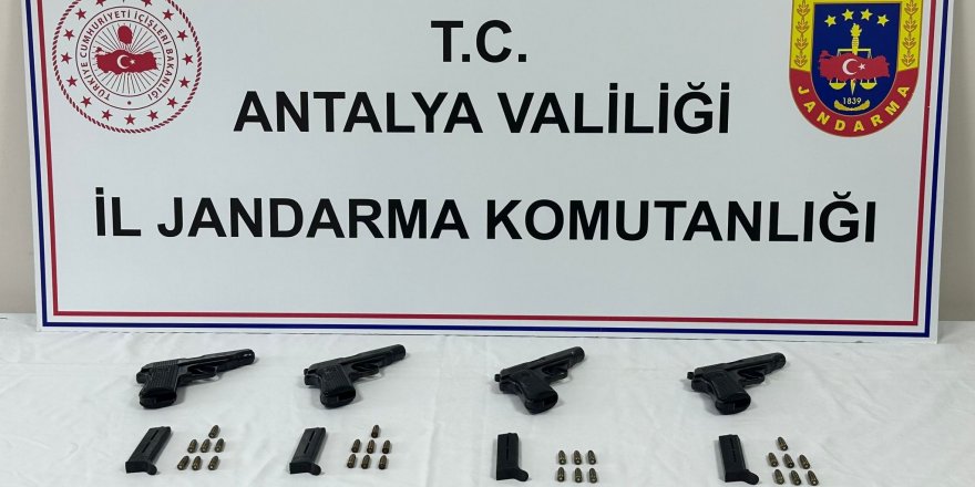 Haciz yapılan otelde ruhsatsız tabanca ele geçirildi