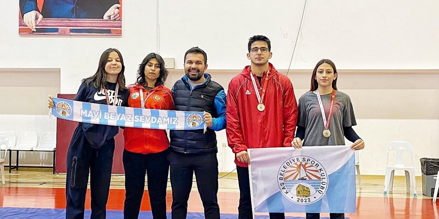 Kaşlı güreşçiler Antalya'dan dereceyle döndü