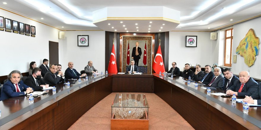 Vali Baruş'tan 'Gevşeklik ve lakayıt davranılmasına müsaade edilmeyecek' uyarısı