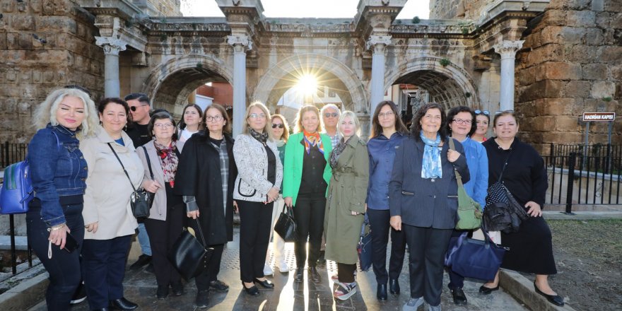 Türkiye'deki kadın rektör ve rektör yardımcıları Antalya'yı gezdi