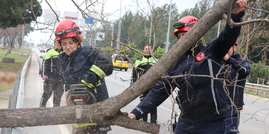 Antalya'da kuvvetli fırtına (2)