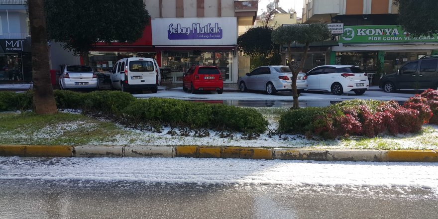 Manavgat'a dolu yağdı