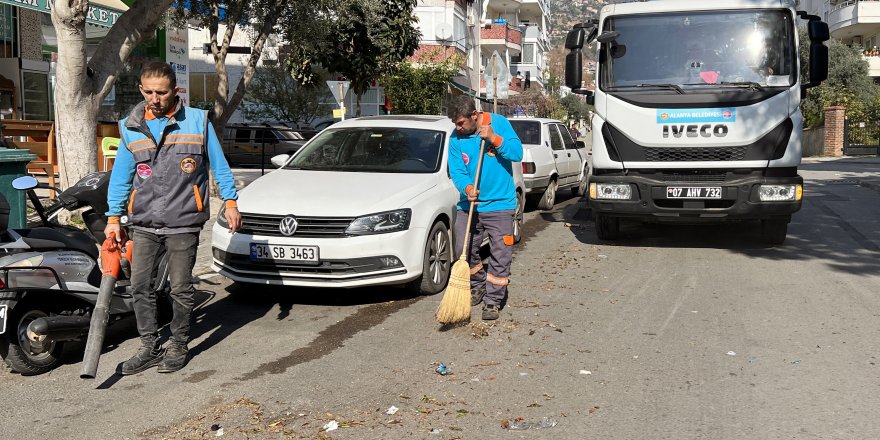 Alanya Belediyesi kent temizliğinde 7/24 görevde