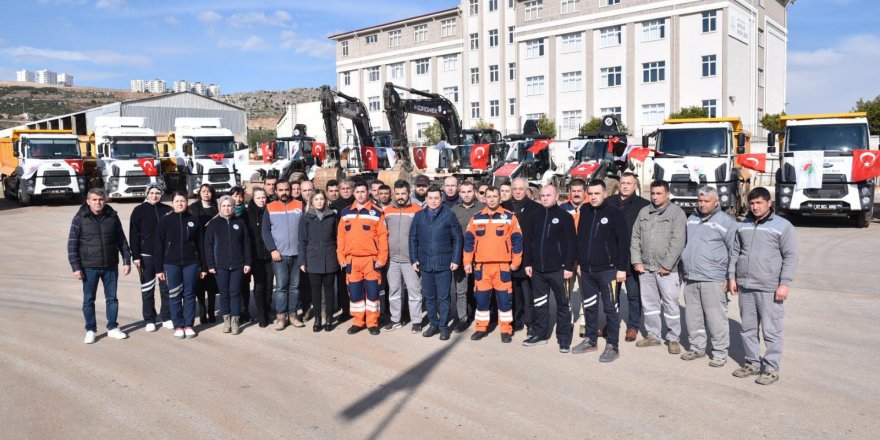 Kepez'in ekipleri deprem bölgesi için yolda