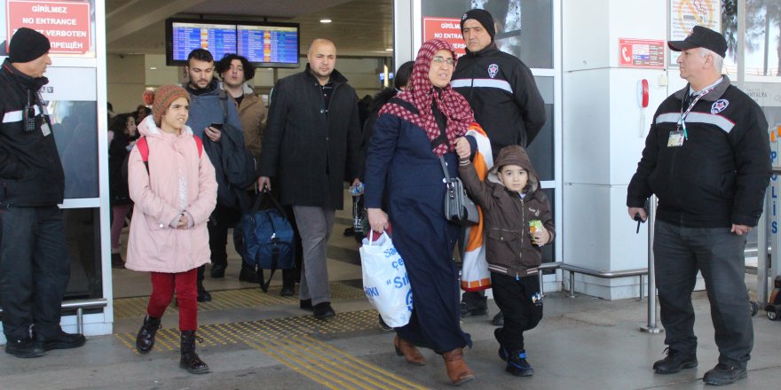 Gaziantep'ten 312 kişilik ilk depremzede kafilesi Antalya'ya geldi