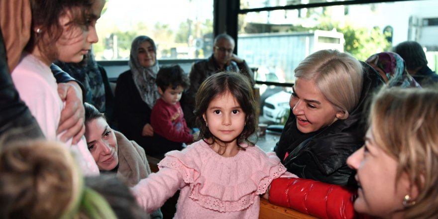 Antalya'ya gelen depremzedelere yardım eli