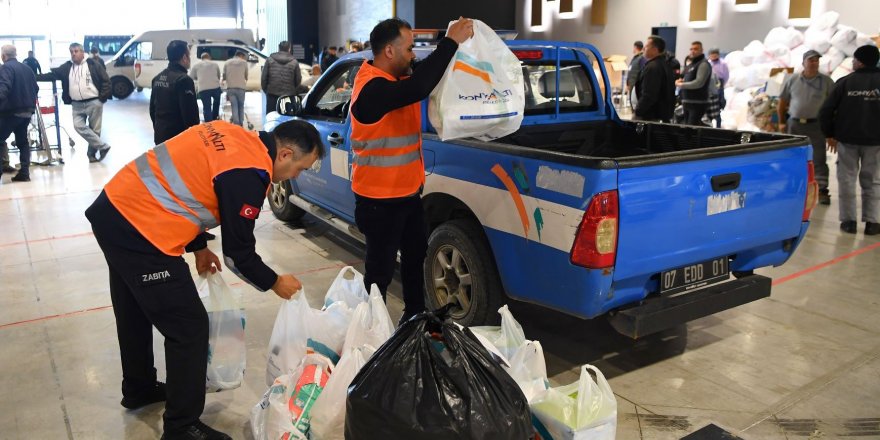 Konyaaltı'ndan hastanedeki depremzedelere yardım