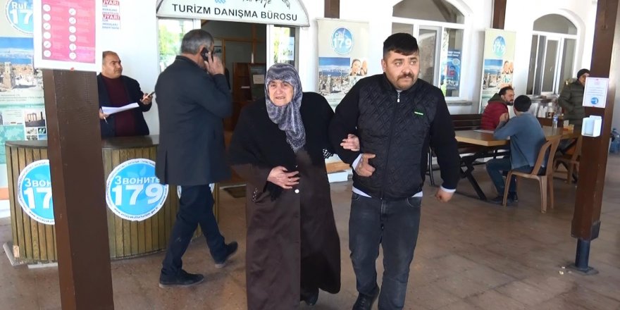 Antalya'ya getirilen depremzedeler, otellere yerleştiriliyor (2)