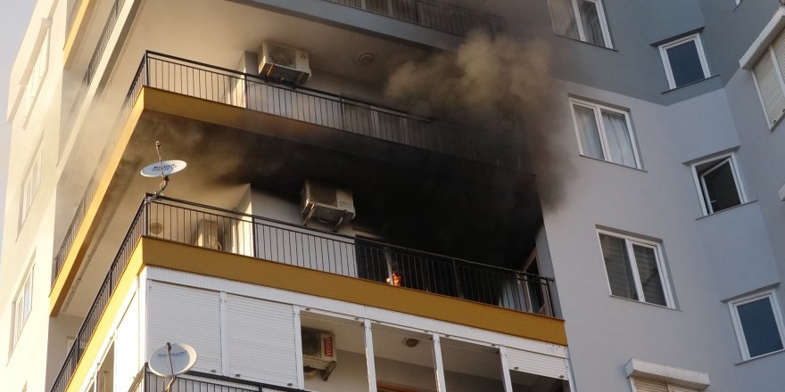 Evinin yandığını haber alıp geldi, büyük üzüntü yaşadı