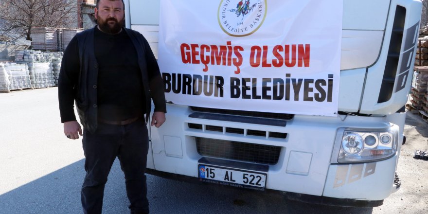 Yardım kamyonunun önünü kesip, şoförü tehdit ettiler