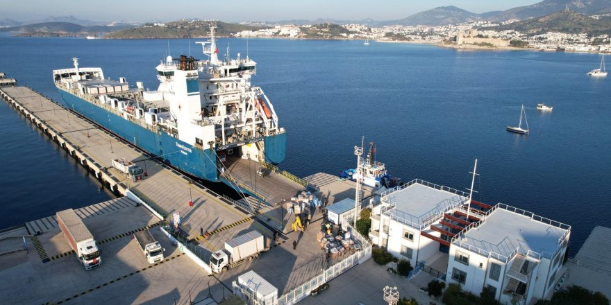 Bodrum'dan kuru yük gemisiyle ihtiyaç malzemesi gönderildi